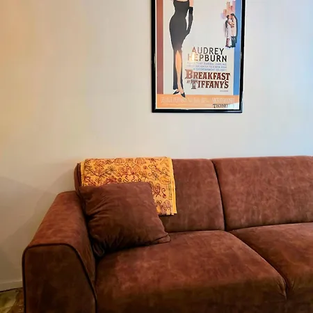 Homely 2bedroom In The Center Of *